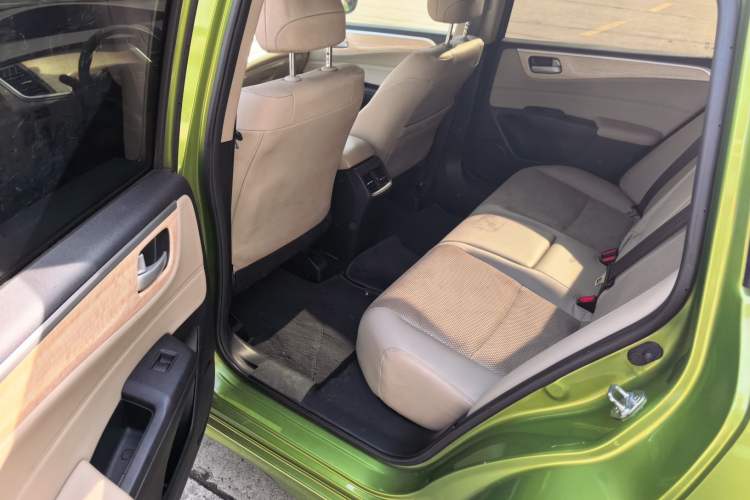 Used Honda Jade 2014 1.8L Automatic Comfort Elite Version 5 Seats Interior 2