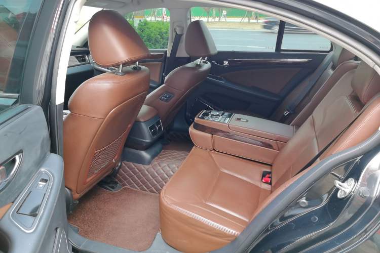 Used Hongqi H7 2015 2.0T Luxury Model Interior 1