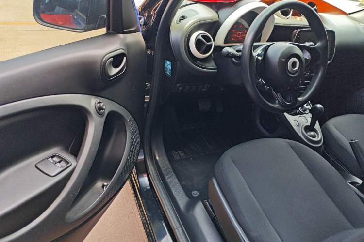 Used smart forfour 2018 1.0L 52 kW Dynamic Edition