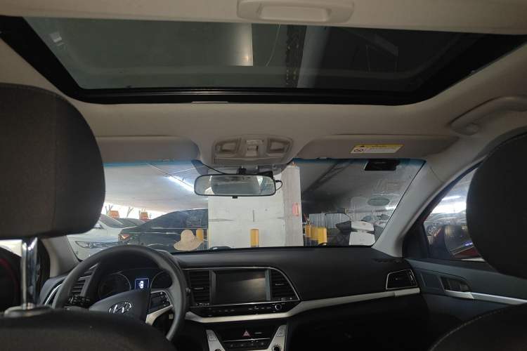 Used Hyundai Elantra (6th Generation / Lingdong) 2016 1.6L Automatic ZhiXuan – Elite Version Interior 4