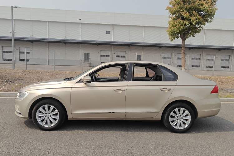 Used Volkswagen Bora 2016 1.6L Manual Comfort Model Exterior 4