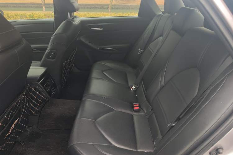 Used Toyota Avalon 2019 Dual-Engine 2.5L Luxury Edition China VI Standard