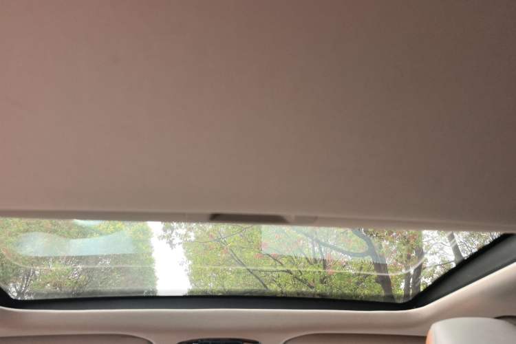 Used Toyota Venza 2022 2.0L CVT Two-Wheel Drive Prestige Edition Headliner