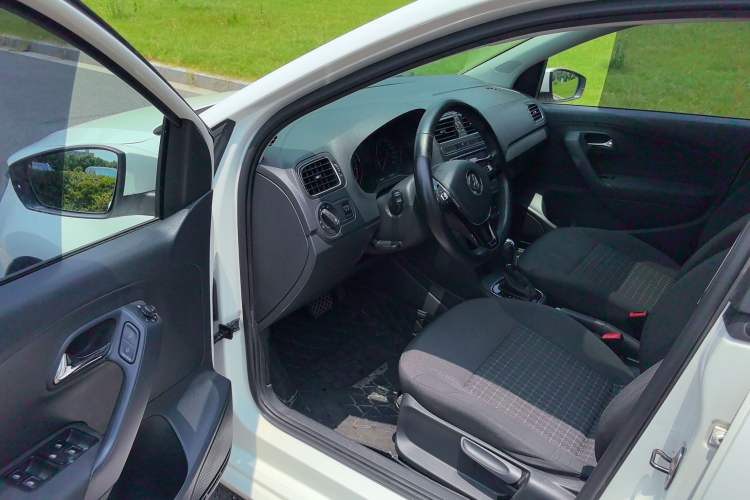 Used Volkswagen Polo 2016 1.6L Automatic Comfort Model