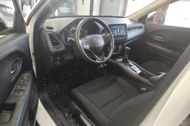 Used Honda Vezel 2015 1.5L manual two-wheel drive Comfort trim level
