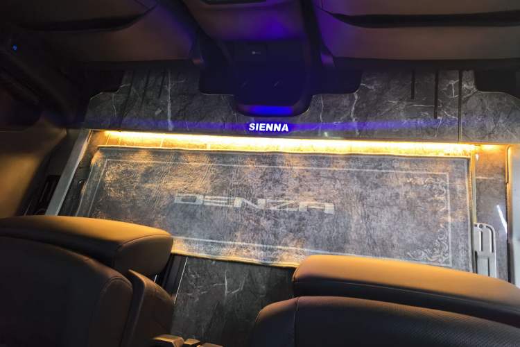 Used Toyota SIENNA 2021 2.5L Hybrid Ultimate Edition Interior 6