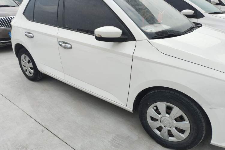 Used Skoda Fabia 2015 1.4L Automatic Front-Drive Model Exterior 4