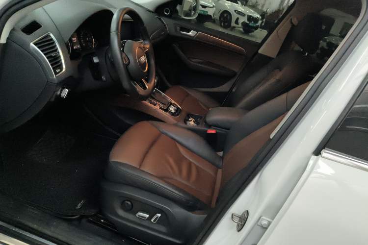 Used Audi Q5 2016 40 TFSI Comfort Model Interior 2