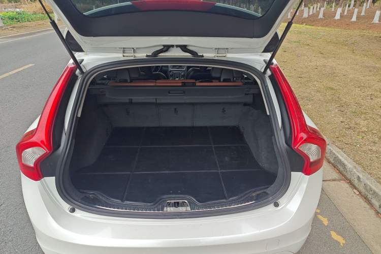 Used Volvo V60 2014 T5 Zhiya Edition