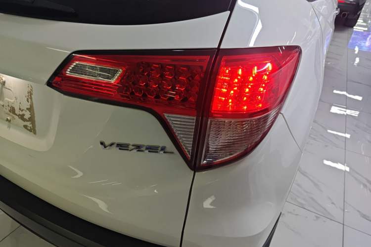 Used Honda Vezel 2020 1.5L CVT Elite Edition Exterior 8