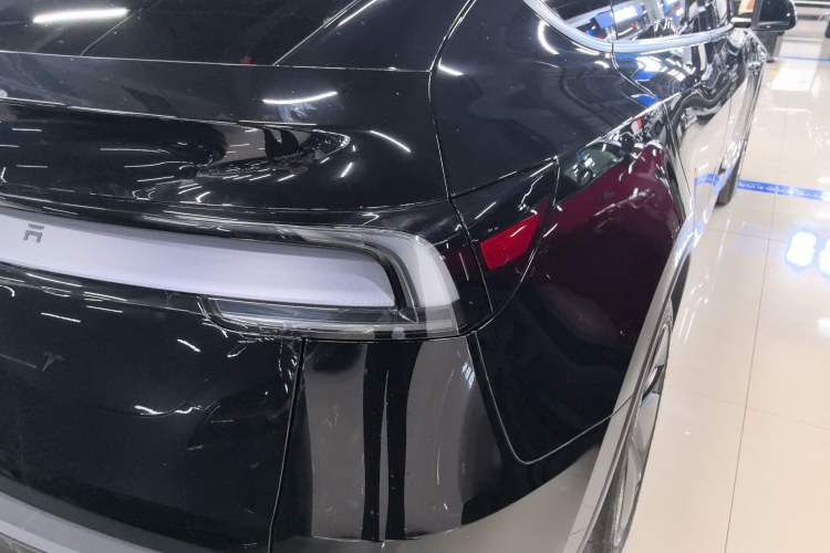 Used Tesla Model Y 2025 Rear-Wheel-Drive Version