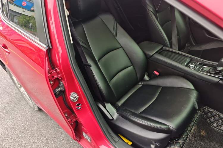 Used Mazda 3 Axela 2017 Sedan 1.5L Automatic Luxury Model Emission Standard China V Right Front Seat