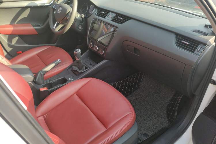 Used Skoda Octavia 2020 1.5L Manual Standard Edition Interior 4