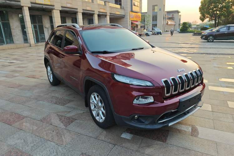 Used Jeep Cherokee 2017 2.0L Superior Edition