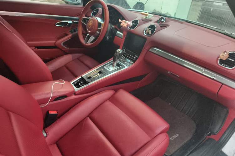 Used Porsche 718 2020 Boxster 2.0T Interior 4