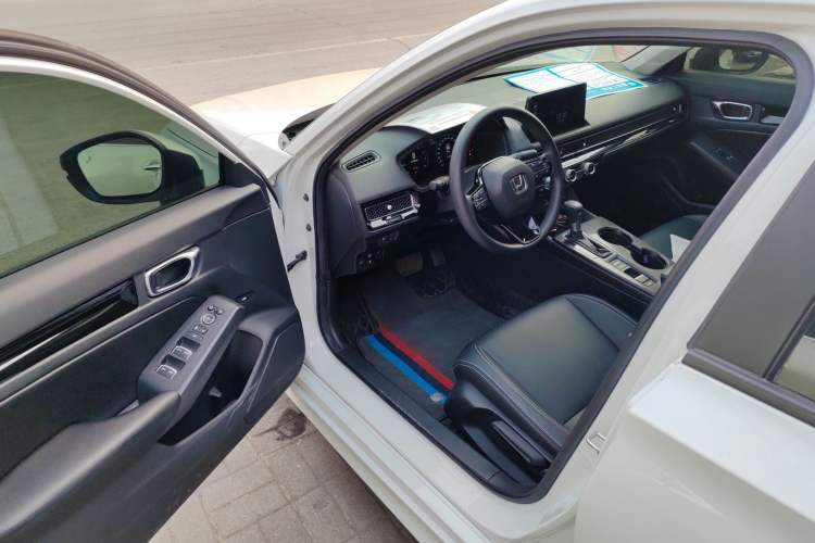 Used Honda Civic 2023 240TURBO CVT Dynamic · Center Stage Special Edition