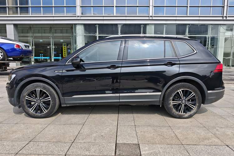 Used Volkswagen Tiguan L 2021 330TSI Automatic Two-Wheel Drive Smart Edition Exterior 2