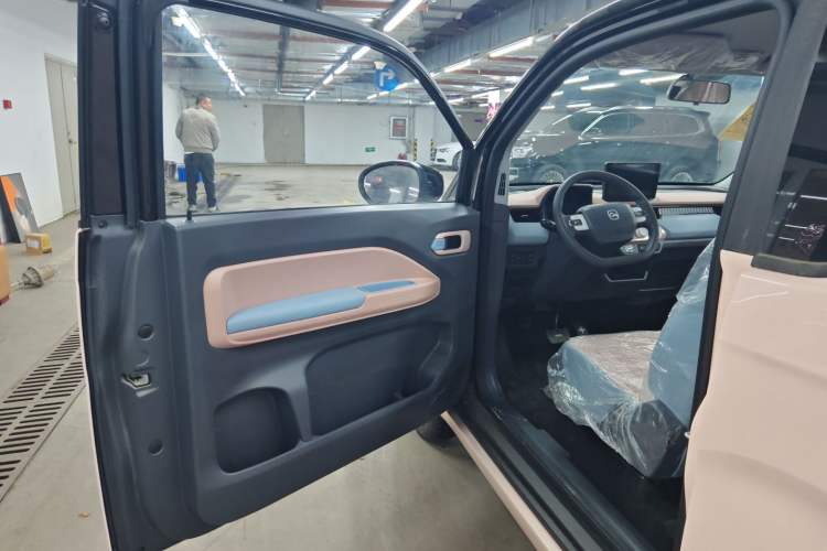 Used Chery QQ Ice Cream 2025 205km Qi Energy Version Interior 3