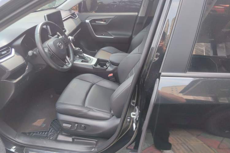 Used Toyota Wildlander 2022 2.0L CVT Two-Wheel Drive Luxury PLUS Edition Left Front Seat