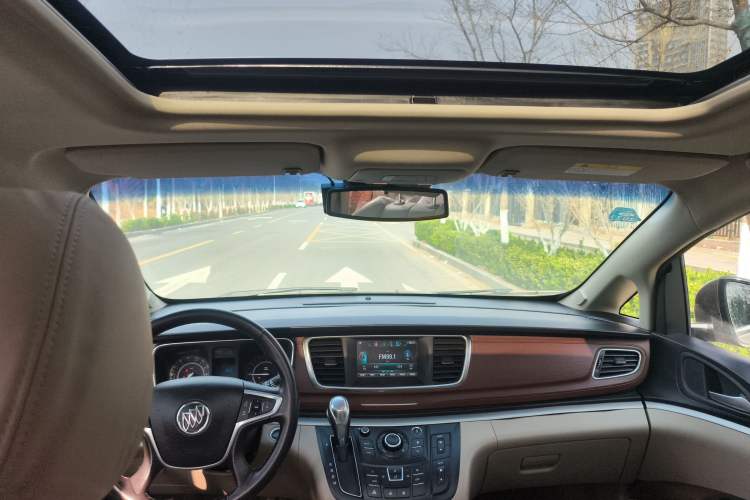 Used Buick GL8 2018 28T Luxury Model China VI Standard
