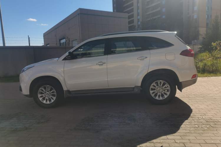 Used JMC Yusheng S350 2017 2.0T Automatic 2WD Diesel Luxury Version with Sunroof 5 Seats