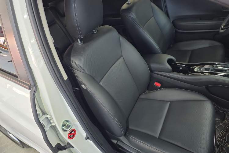 Used Honda Vezel 2020 220 TURBO CVT Elite Edition Right Front Seat