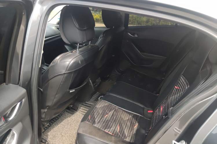 Used Mazda 3 Axela 2017 Hatchback 1.5L Automatic Luxury Model Emission Standard China V Left Rear Seat