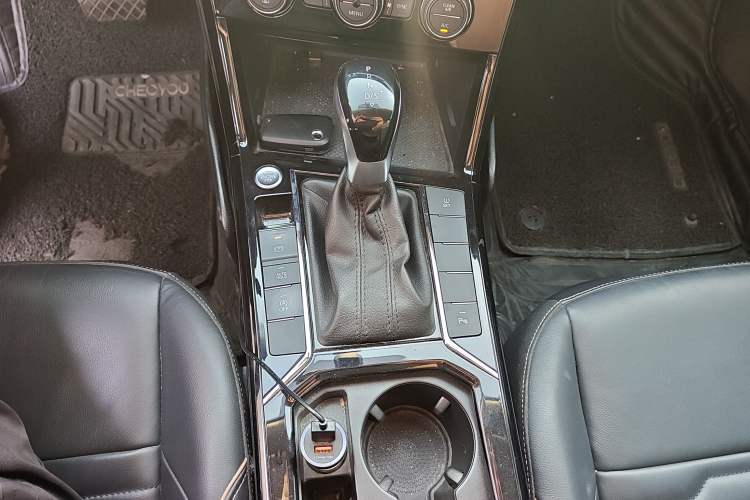 Used Volkswagen Passat 2019 330TSI Elite Edition China VI Interior 4