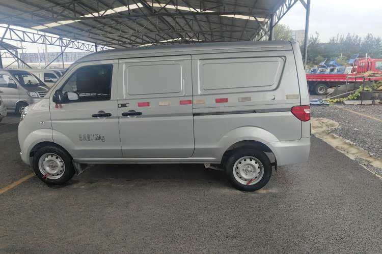 Used Jinbei Hiace X30 2023 1.5L Super-Enjoyment Van 2/5 Seats Non-Air-Conditioned Version SWC15M