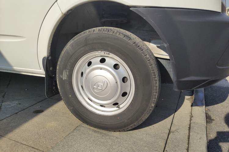 Used SAIC MAXUS Xintu V80 2021 2.0T Manual Classic Aoyuntong Short Wheelbase Mid-Roof 5/6-Seater