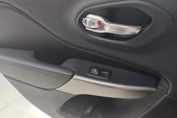 Used Jeep Cherokee 2019 2.0T Four-Wheel Drive Exploration Edition + Autonomous Driving Smart Package China V
