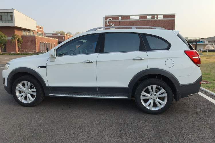 Used Chevrolet Captiva 2017 2.4L 4x4 Flagship Edition 7-Seater
