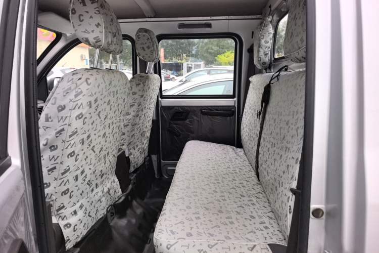 Used Wuling Rongguang New Truck 2019 1.5L Double-Cab China VI L3C Interior 1