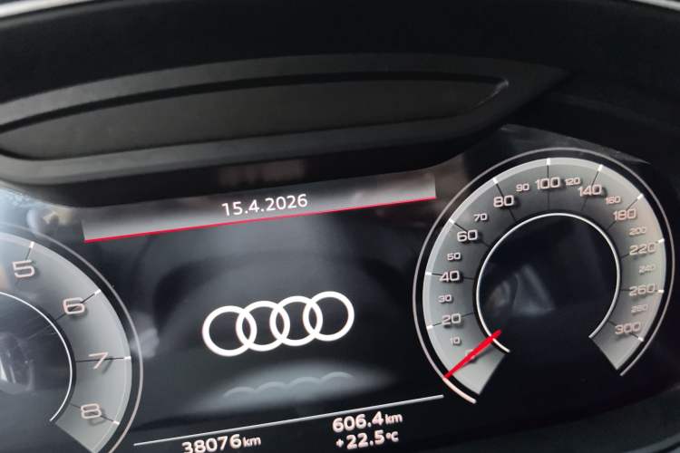 Used Audi A6L 2024 55 TFSI quattro Prestige Dynamic Edition Odometer Close Up