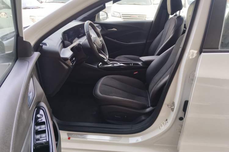 Used Buick Verano 2023 Pro GS Swift Edition Interior 4