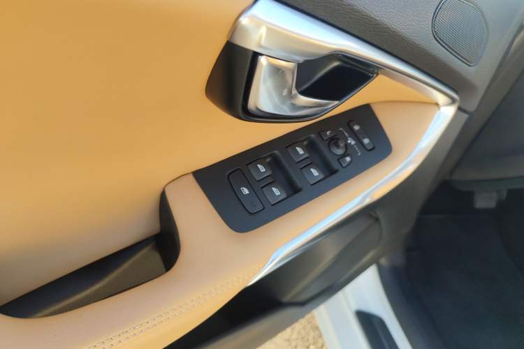 Used Volvo V40 2017 T3 Zhiyi Edition