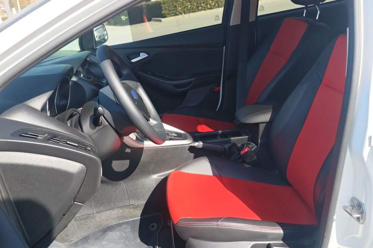 Used Ford Focus 2018 Hatchback Classic 1.6L Automatic Comfort Plus SmartDrive Edition
