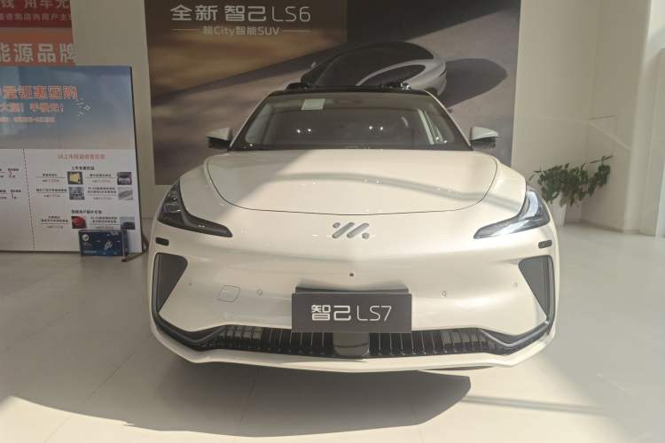 Used IM LS7 2023 90 kWh Elite Rear-Drive Version