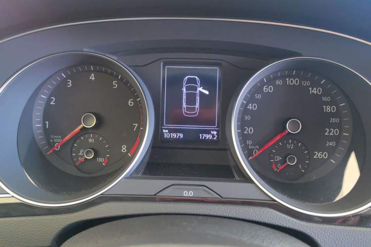 Used Volkswagen Magotan 2017 380TSI DSG Luxury Model Odometer Close Up