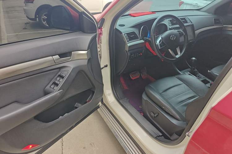 Used BAIC Senova X65 2015 2.0T Automatic Elite Model