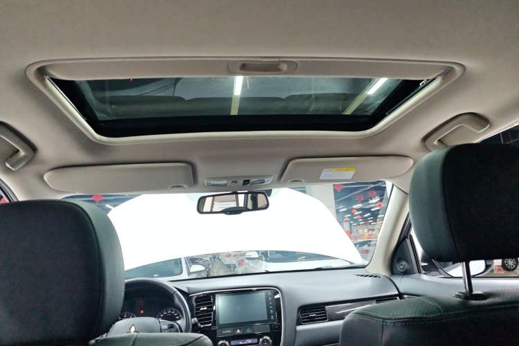 Used Mitsubishi Outlander 2018 2.0L Two-Wheel Drive Glory Edition 5 Seats