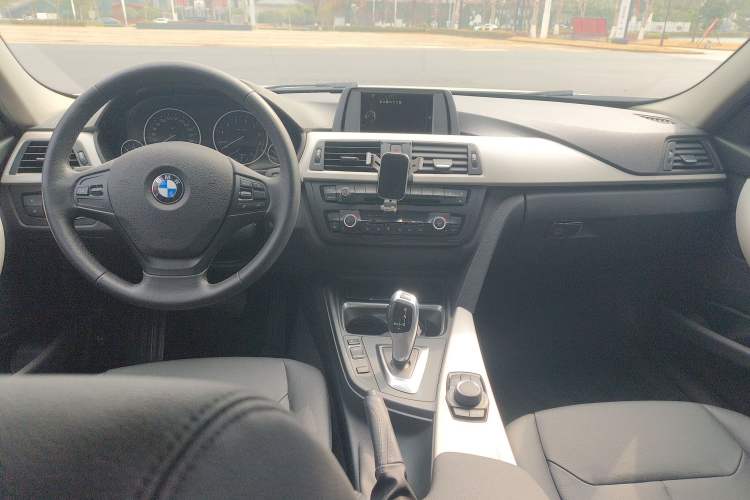 Used BMW 3 Series 2015 320Li Luxury Edition Fashion Model
