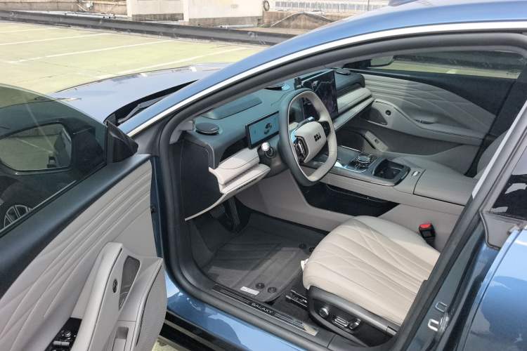 Used Geely Galaxy Galaxy 8 2025 130km EM-P Starship Edition