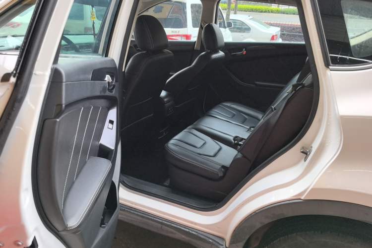 Used Dongfeng Fengon 580 2017 1.5T CVT Luxury Model Interior 3