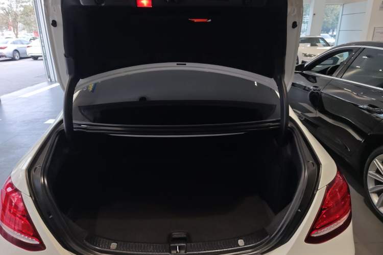 Used Mercedes-Benz E-Class 2020 E 300 L Sporty and Stylish Model
