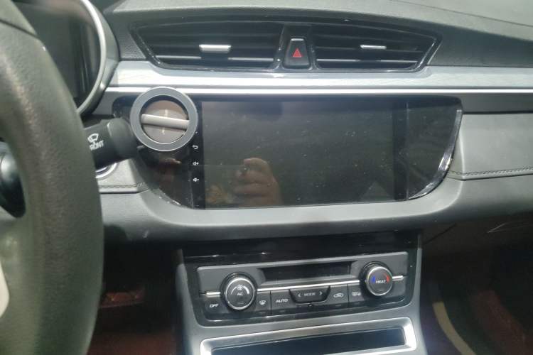 Used Geely Auto Emgrand New Energy 2019 EV500 Ambition Standard Range Edition Audio And AC Panel