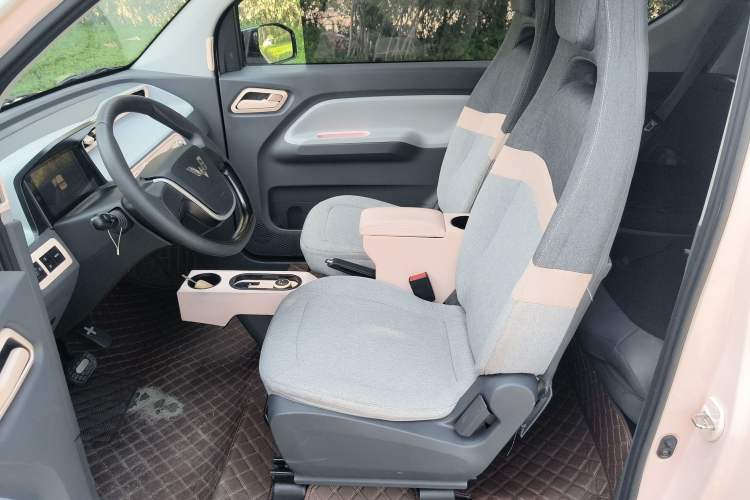 Used Wuling Hongguang MINIEV 2021 Macaron Premium Model – Lithium Iron Phosphate