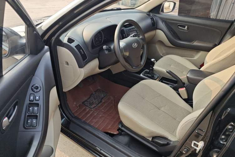 Used Hyundai Celesta 2015 1.6L Manual Comfort Model
