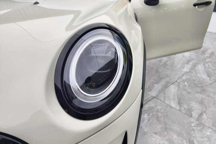 Used MINI 2023 Updated 1.5T COOPER Artist Five-Door Edition Left Front Headlight