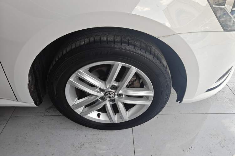 Used Volkswagen Gran Lavida 2015 230TSI DSG Comfort Edition
